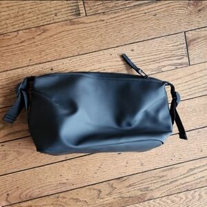 New Without Tags Rains Black Hilo Travel Dopp Shaving Wash Bag Case Waterproof